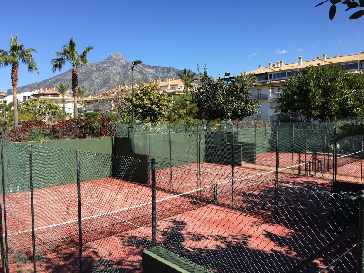 2 chambre Appartement à vendre à Nueva Andalucia avec piscine garage - 480 000 € (Ref: 9509498)