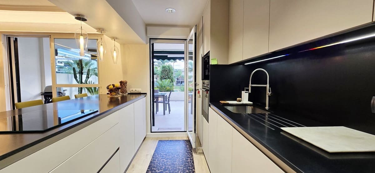 2 chambre Appartement à vendre à Nueva Andalucia avec piscine garage - 630 000 € (Ref: 9509500)