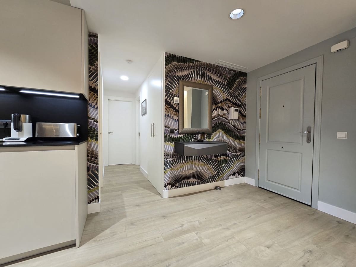 2 bedroom Apartment for sale in Nueva Andalucia with pool garage - € 630,000 (Ref: 9509500)