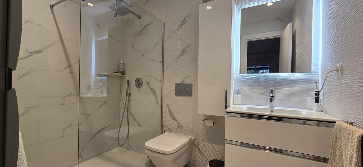 2 bedroom Apartment for sale in Nueva Andalucia with pool garage - € 630,000 (Ref: 9509500)