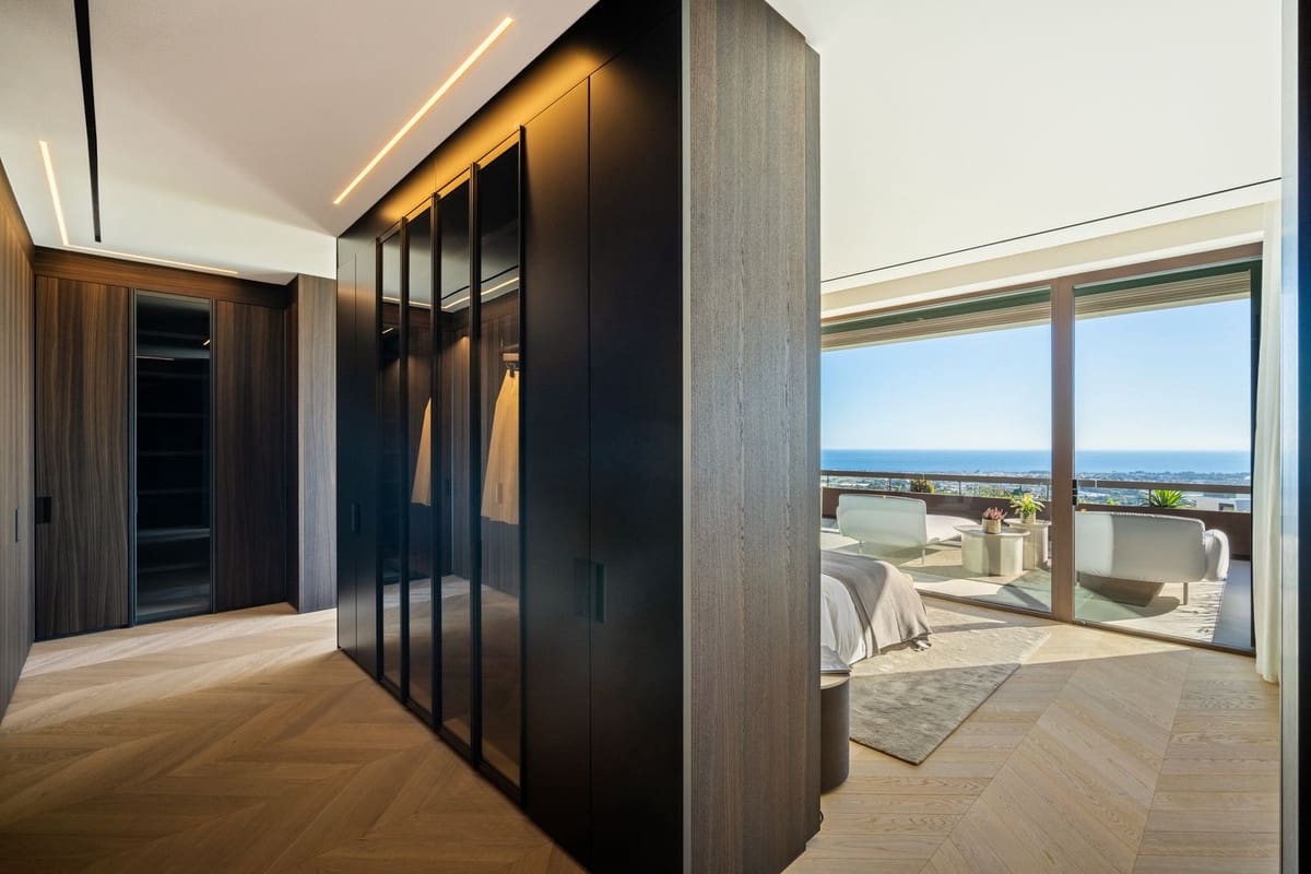 6 bedroom Villa for sale in Benahavis with pool garage - € 6,895,000 (Ref: 9509502)