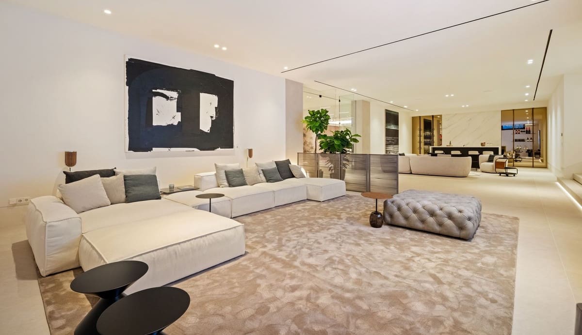 6 bedroom Villa for sale in Benahavis with pool garage - € 6,895,000 (Ref: 9509502)