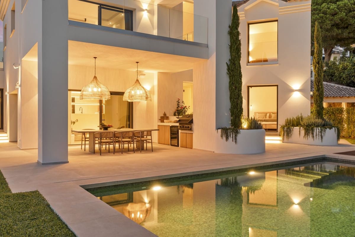 4 bedroom Villa for sale in Benahavis with pool garage - € 3,450,000 (Ref: 9509504)