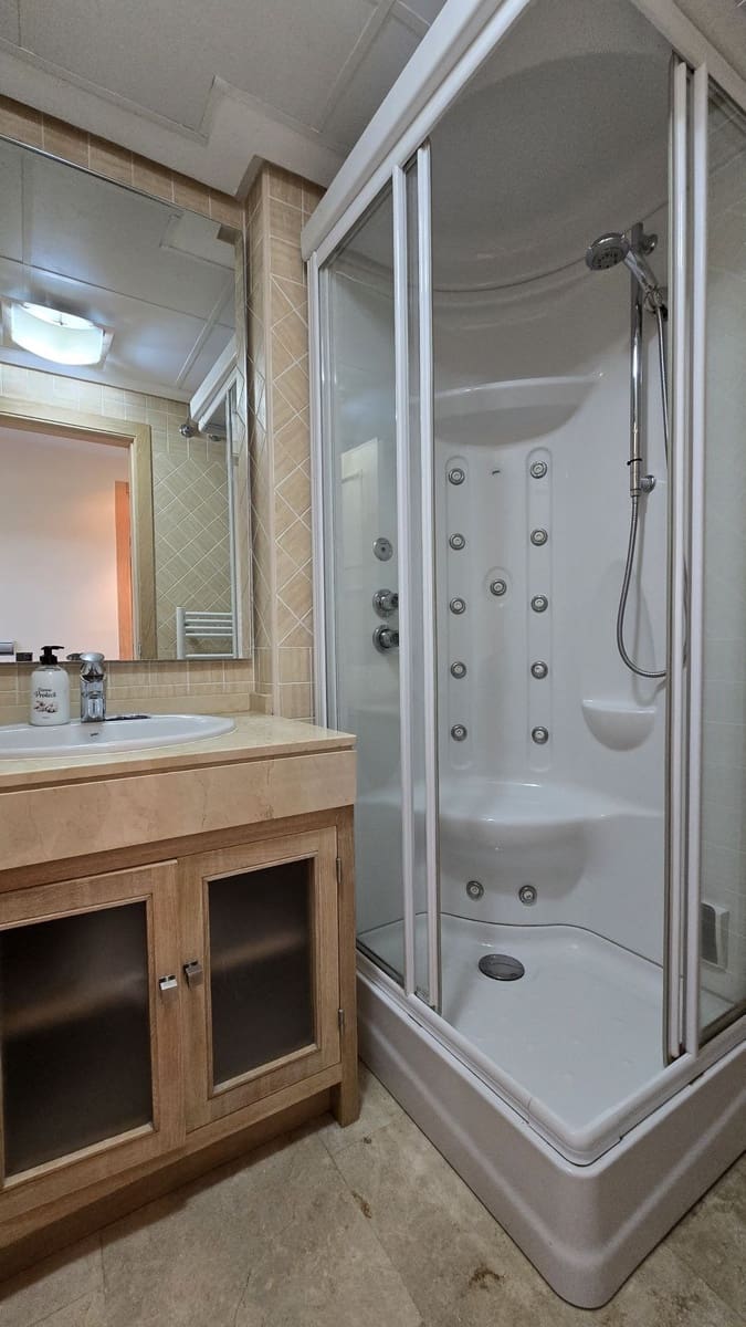 2 slaapkamer Appartement te koop in La Duquesa / Puerto de la Duquesa met zwembad garage - € 399.000 (Ref: 9509506)