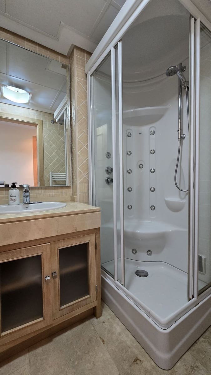 2 bedroom Apartment for sale in La Duquesa / Puerto de la Duquesa with pool garage - € 399,000 (Ref: 9509506)