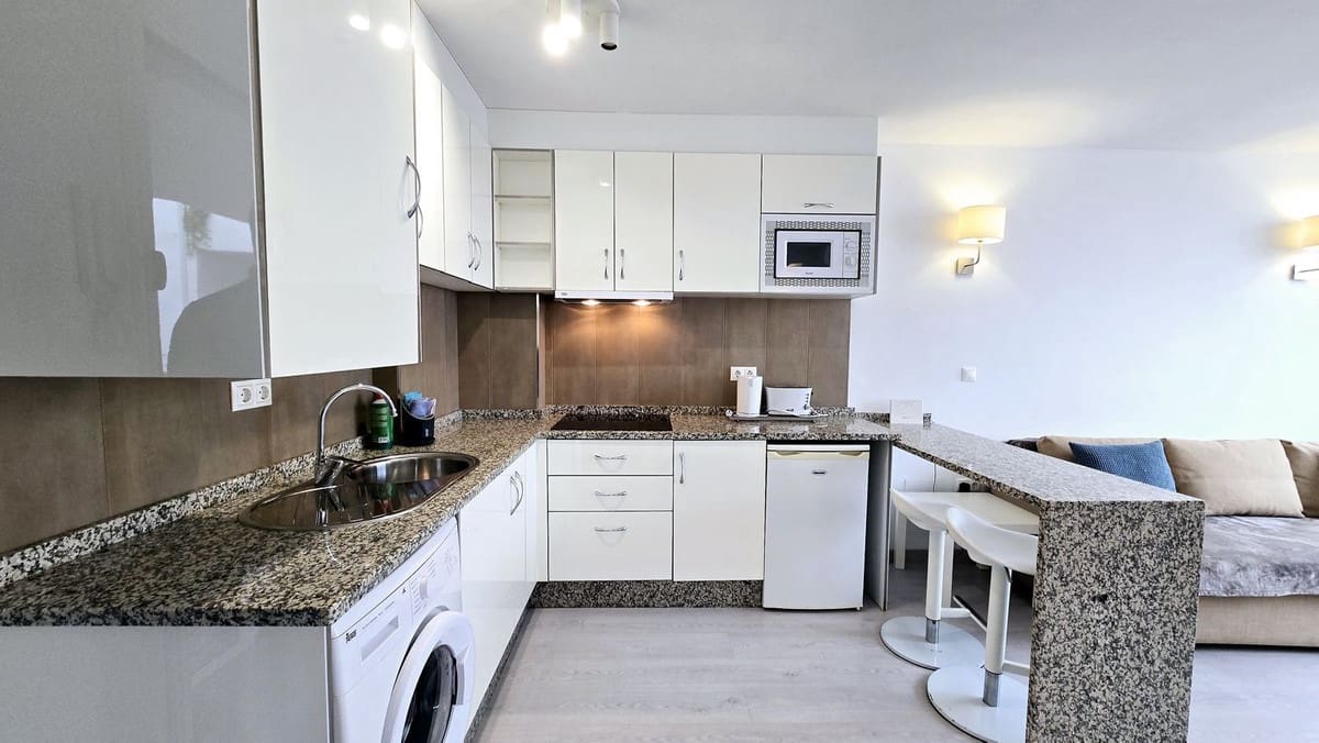 1 sovrum Lägenhet till salu i Puerto Banus - 349 000 € (Ref: 9509510)