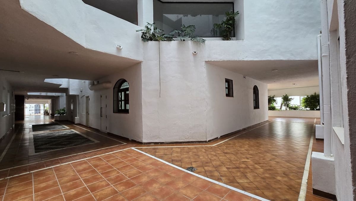 1 chambre Appartement à vendre à Puerto Banus - 345 000 € (Ref: 9509510)