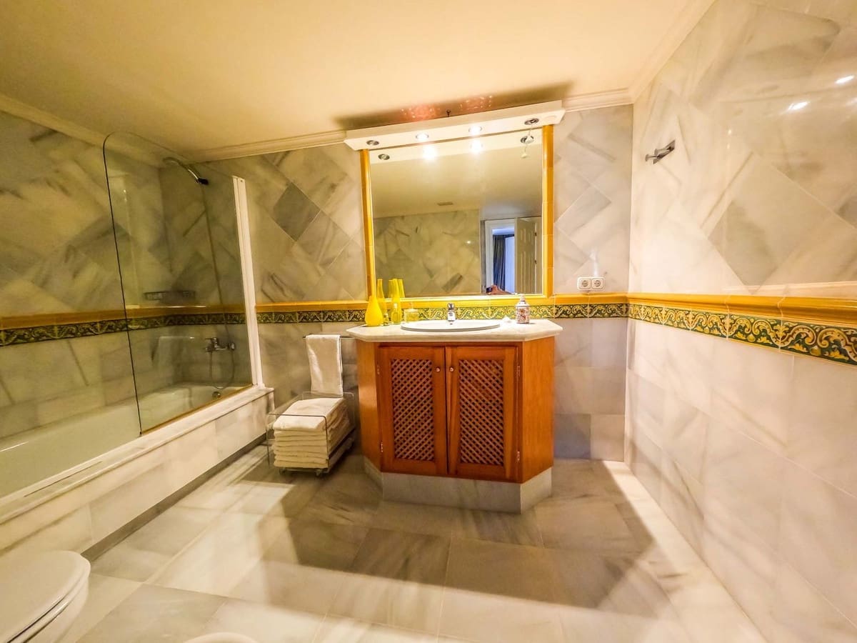 2 soveværelse Penthouse til salg i Benahavis med swimmingpool garage - € 680.000 (Ref: 9509514)