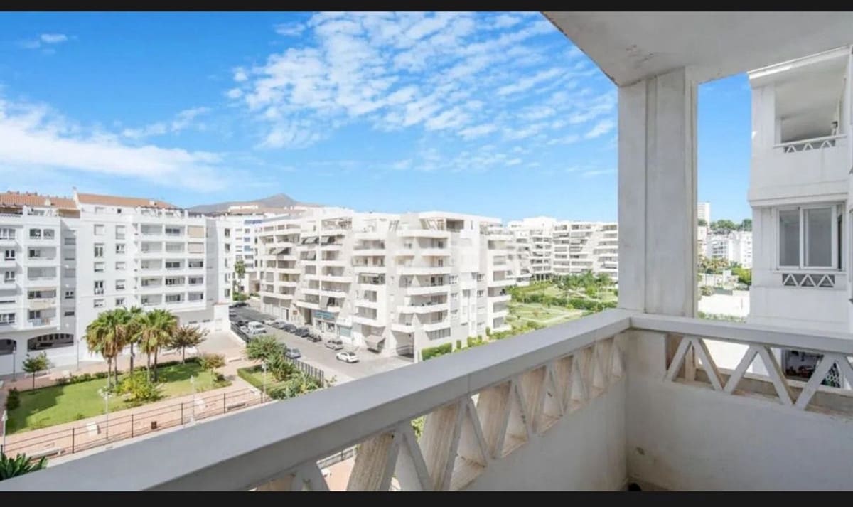 3 bedroom Apartment for sale in Nueva Andalucia with garage - € 390,000 (Ref: 9509515)
