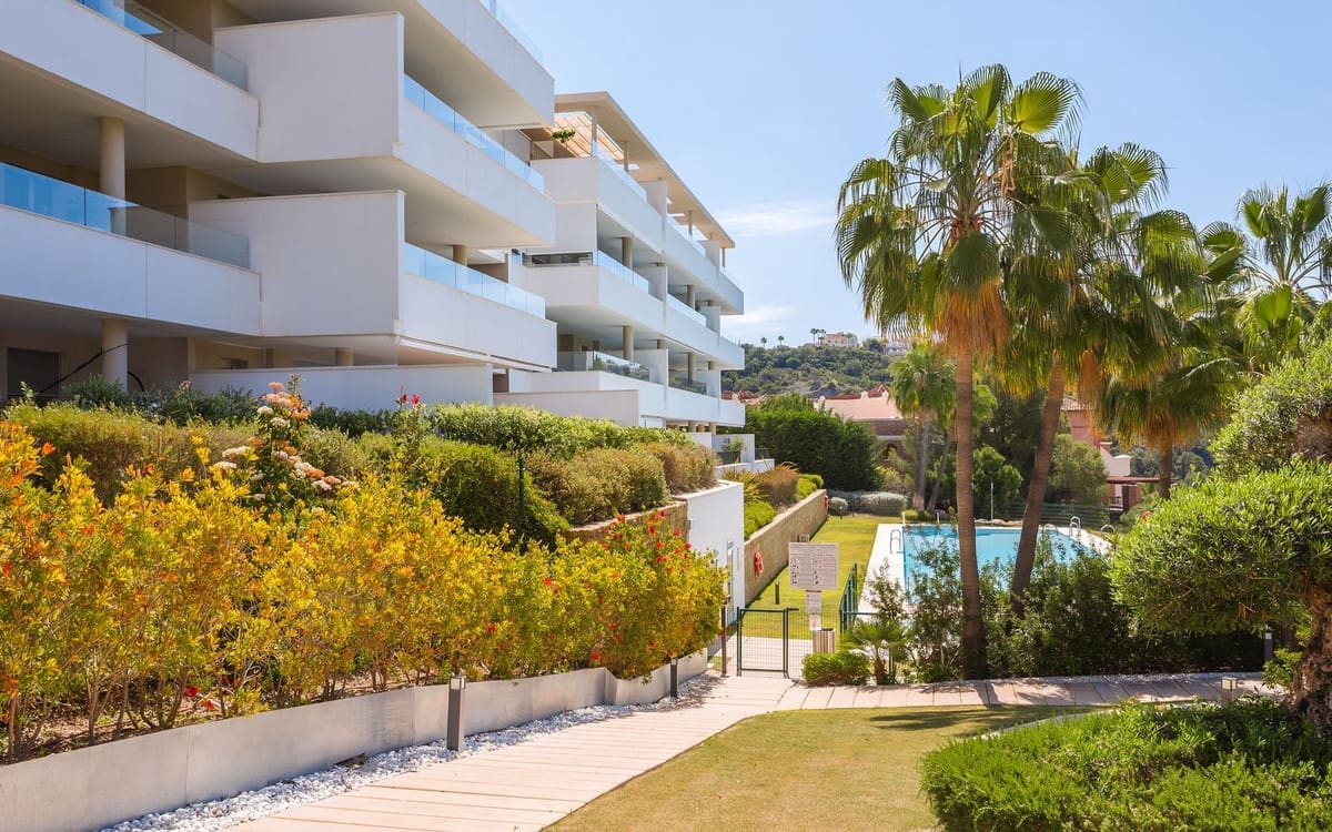 3 bedroom Apartment for sale in Benahavis with pool garage - € 675,000 (Ref: 9509517)