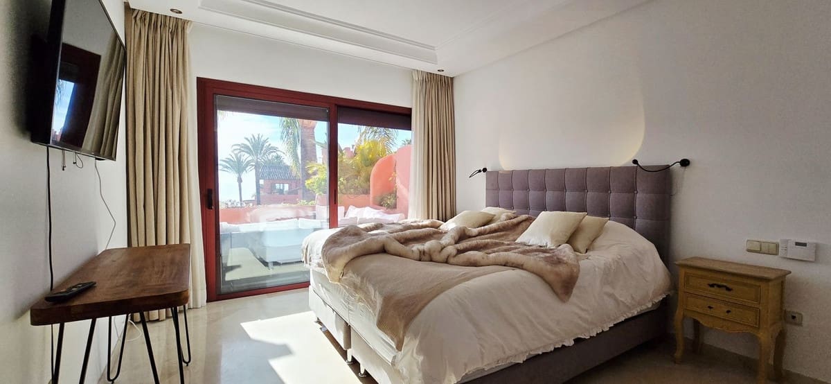 Apartamento de 2 habitaciones en Estepona en venta con piscina garaje - 1.475.000 € (Ref: 9509521)