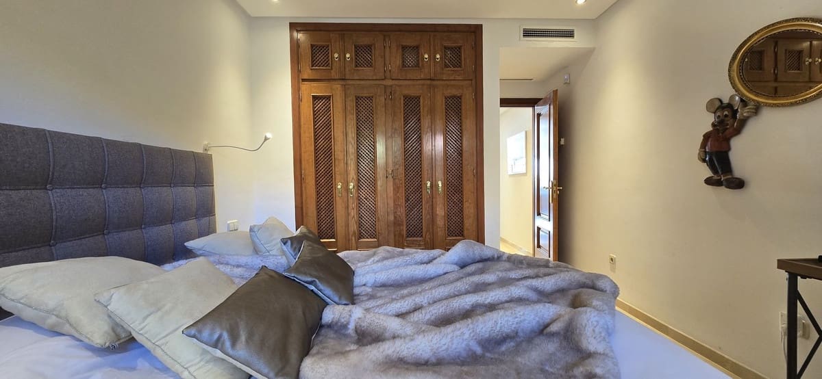 2 soverom Leilighet til salgs i Estepona med svømmebasseng garasje - € 1 475 000 (Ref: 9509521)