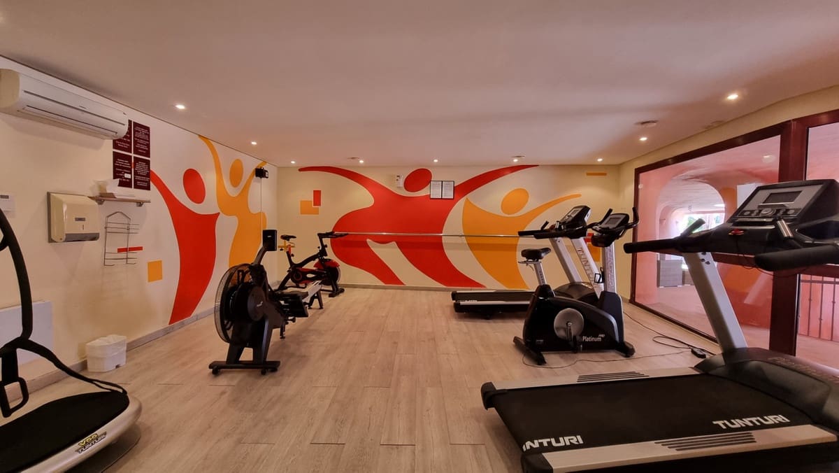 2 soverom Leilighet til salgs i Estepona med svømmebasseng garasje - € 1 475 000 (Ref: 9509521)