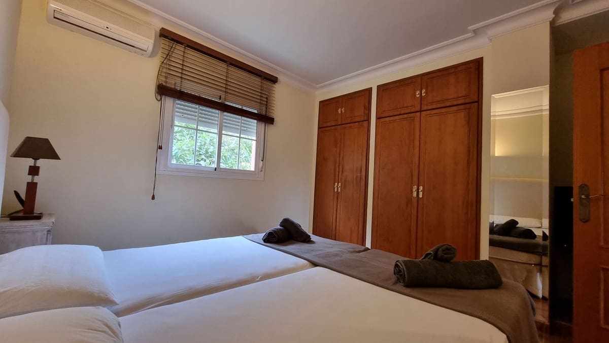 4 slaapkamer Villa te koop in Nueva Andalucia met zwembad garage - € 1.395.000 (Ref: 9509522)