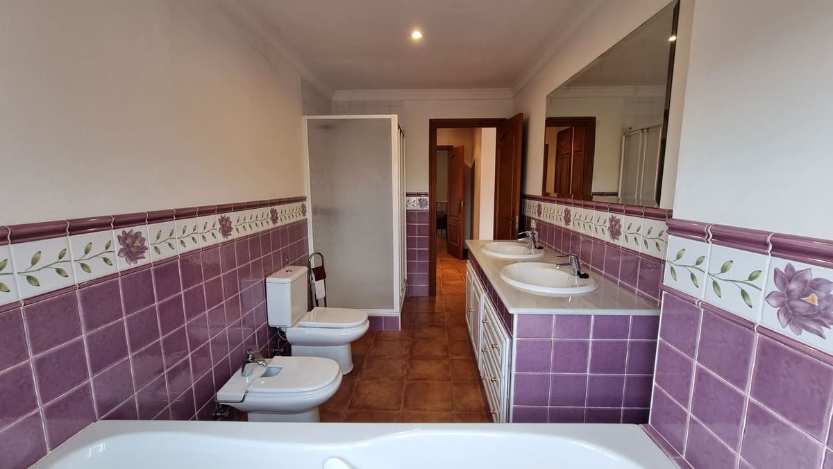 4 slaapkamer Villa te koop in Nueva Andalucia met zwembad garage - € 1.395.000 (Ref: 9509522)