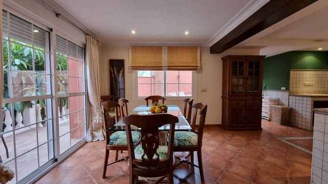 4 chambre Villa/Maison à vendre à Nueva Andalucia, Marbella avec piscine garage - 1 395 000 € (Ref: 9509522)