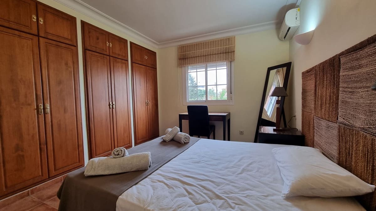 4 slaapkamer Villa te koop in Nueva Andalucia met zwembad garage - € 1.395.000 (Ref: 9509522)