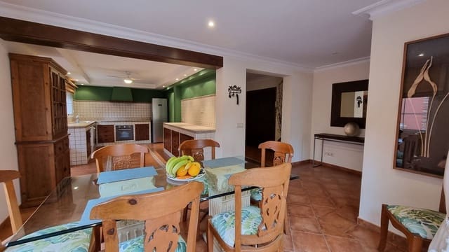 4 Zimmer Villa zu verkaufen in Nueva Andalucia, Marbella mit Pool Garage - 1.395.000 € (Ref: 9509522)