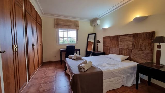 4 Zimmer Villa zu verkaufen in Nueva Andalucia, Marbella mit Pool Garage - 1.395.000 € (Ref: 9509522)