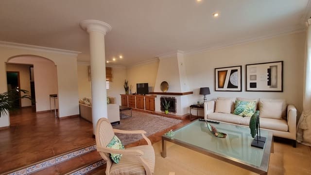 4 Zimmer Villa zu verkaufen in Nueva Andalucia, Marbella mit Pool Garage - 1.395.000 € (Ref: 9509522)