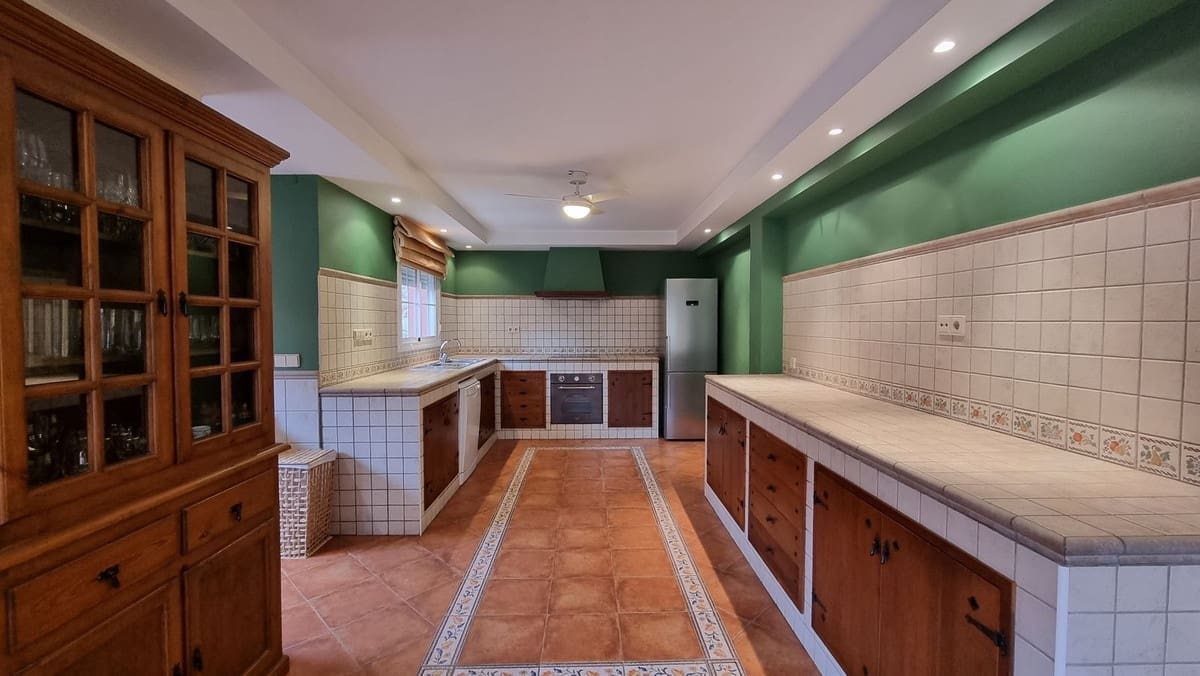 4 camera da letto Villa in vendita in Nueva Andalucia con piscina garage - 1.395.000 € (Rif: 9509522)