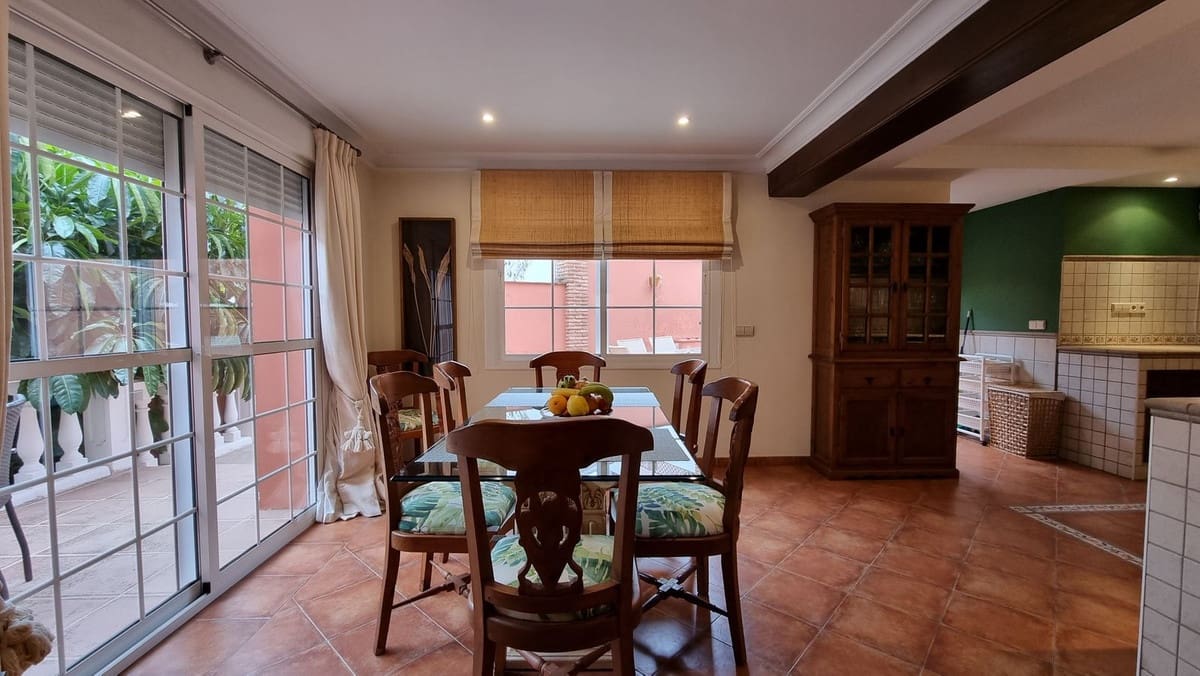 4 camera da letto Villa in vendita in Nueva Andalucia con piscina garage - 1.395.000 € (Rif: 9509522)