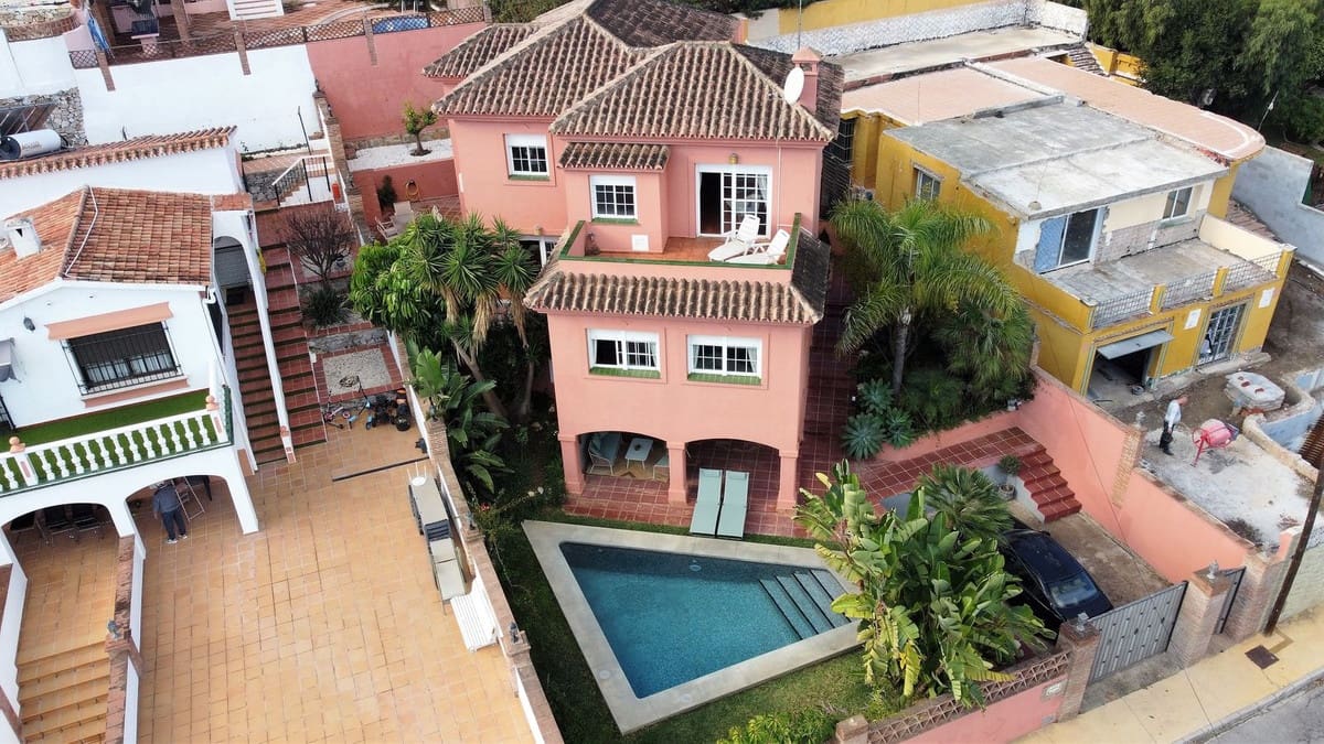 4 camera da letto Villa in vendita in Nueva Andalucia con piscina garage - 1.395.000 € (Rif: 9509522)