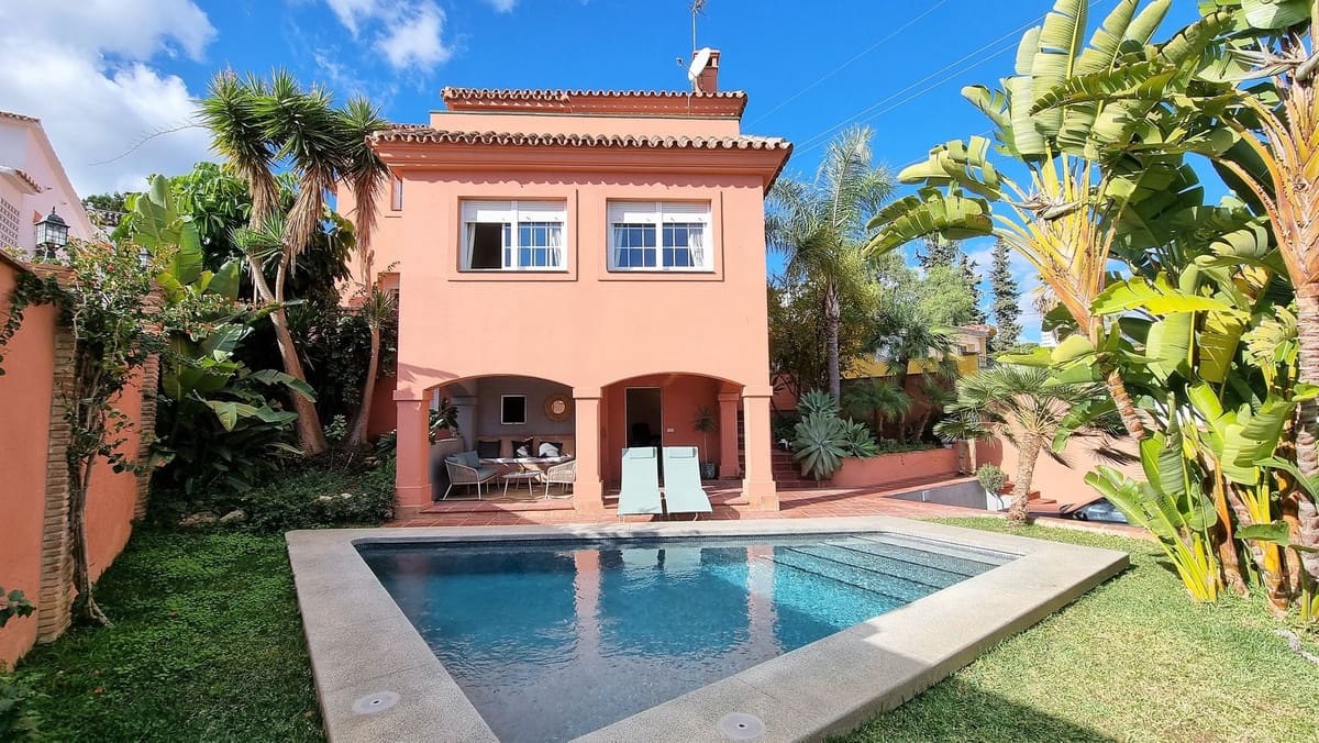 4 camera da letto Villa in vendita in Nueva Andalucia con piscina garage - 1.395.000 € (Rif: 9509522)