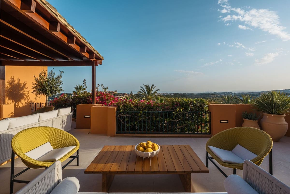 4 bedroom Apartment for sale in Nueva Andalucia with pool garage - € 2,750,000 (Ref: 9509524)