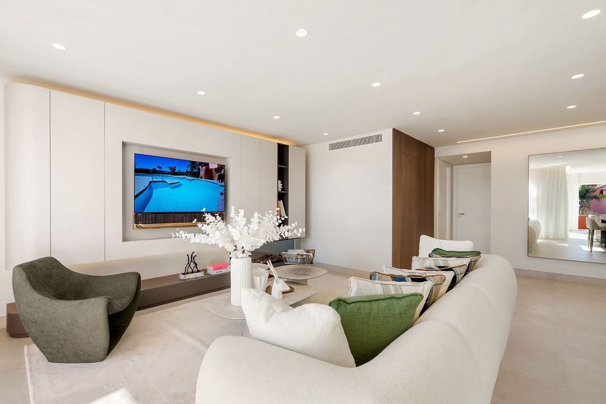 Ático de 3 habitaciones en Estepona en venta con piscina garaje - 2.995.000 € (Ref: 9509525)