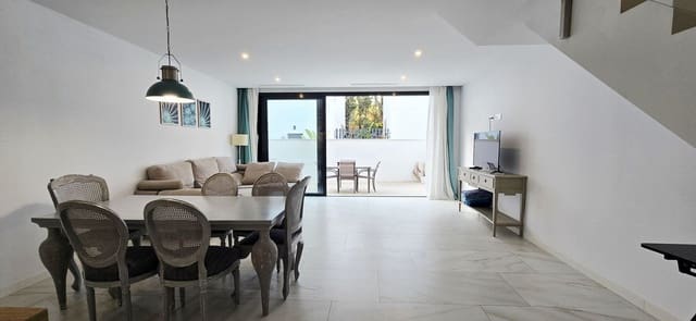 3 makuuhuone Omakotitalo myytävänä paikassa Nueva Andalucia, Marbella mukana uima-altaan 
autotalli - 790 000 € (Ref: 9509528)