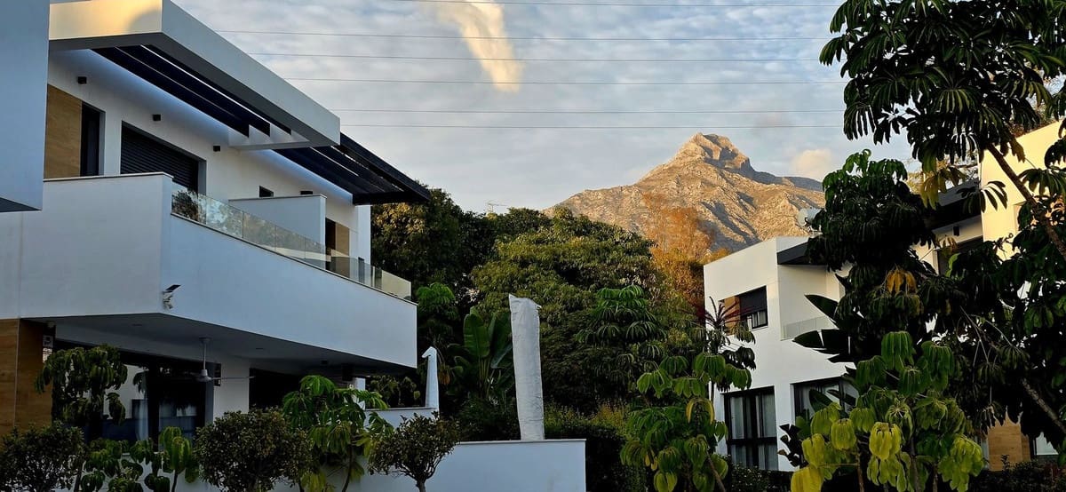 3 bedroom Townhouse for sale in Nueva Andalucia with pool garage - € 790,000 (Ref: 9509528)