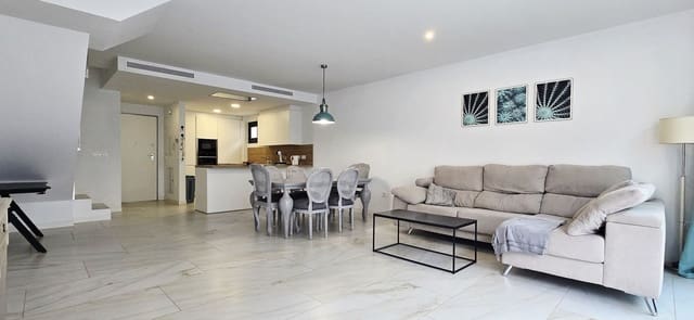 3 makuuhuone Omakotitalo myytävänä paikassa Nueva Andalucia, Marbella mukana uima-altaan 
autotalli - 790 000 € (Ref: 9509528)