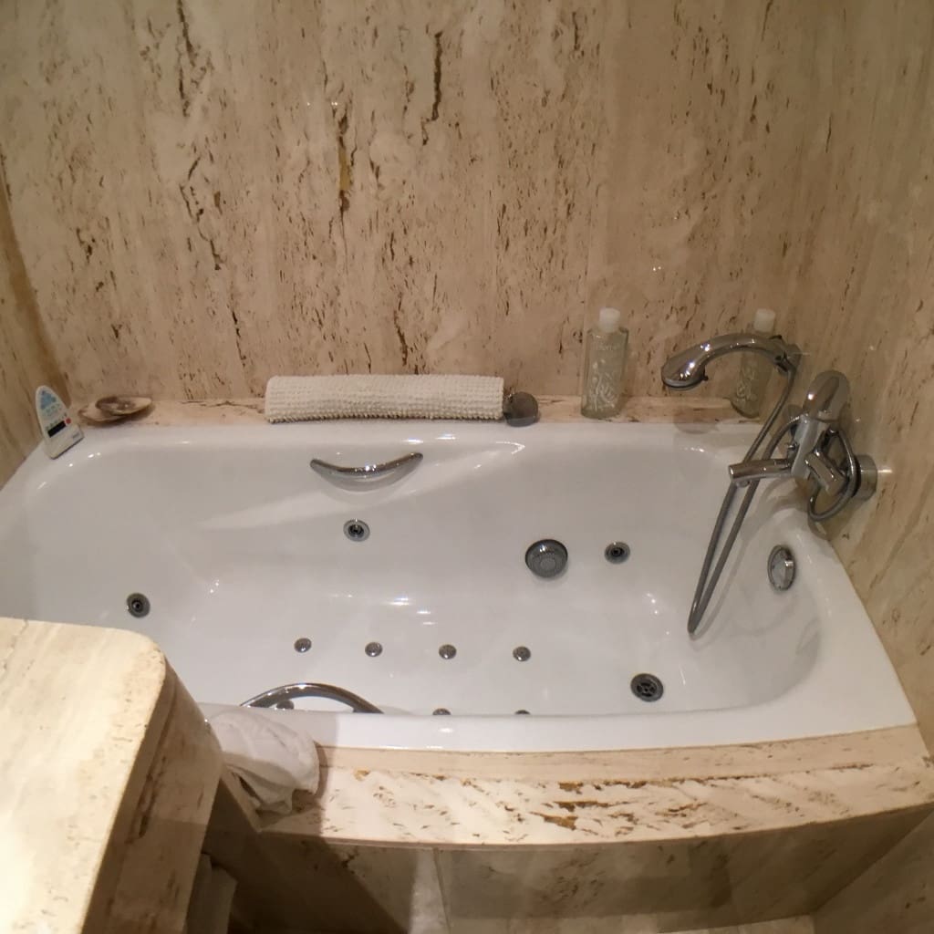 2 soverom Leilighet til salgs i Nueva Andalucia med svømmebasseng garasje - € 415 000 (Ref: 9509529)