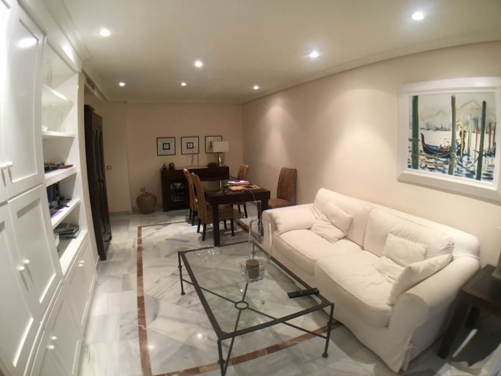 2 soverom Leilighet til salgs i Nueva Andalucia med svømmebasseng garasje - € 415 000 (Ref: 9509529)