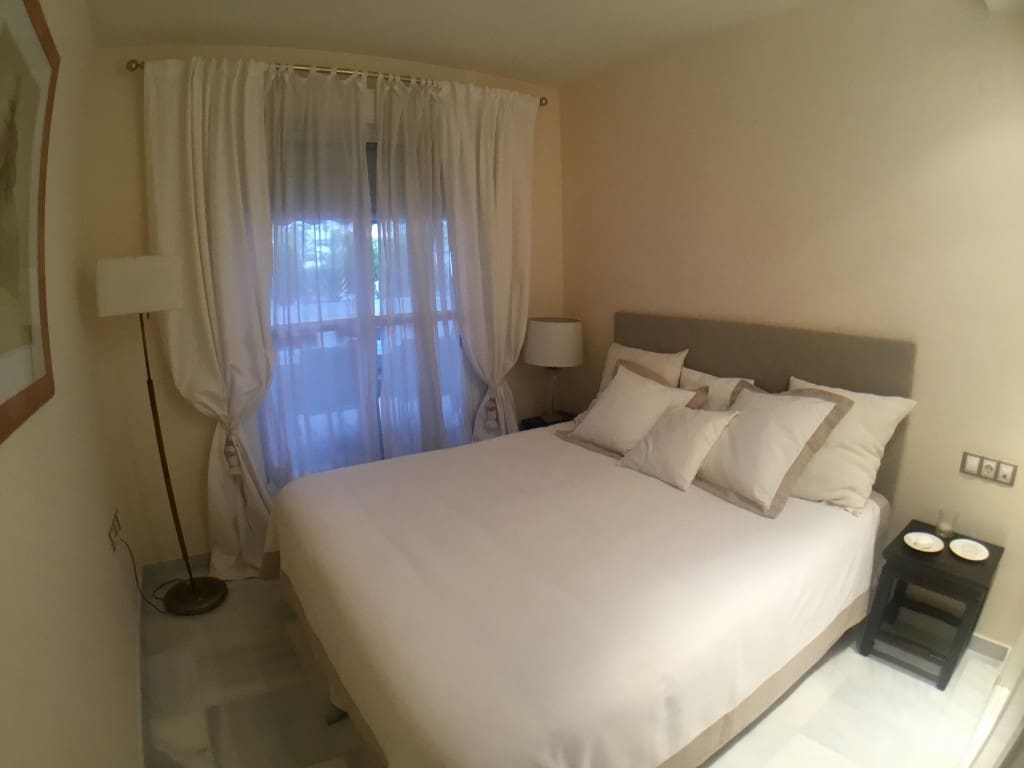 2 soverom Leilighet til salgs i Nueva Andalucia med svømmebasseng garasje - € 415 000 (Ref: 9509529)