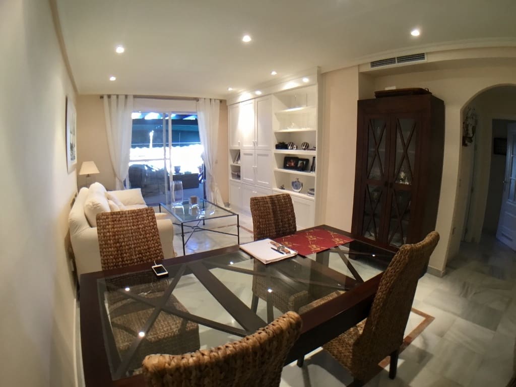 2 soverom Leilighet til salgs i Nueva Andalucia med svømmebasseng garasje - € 415 000 (Ref: 9509529)