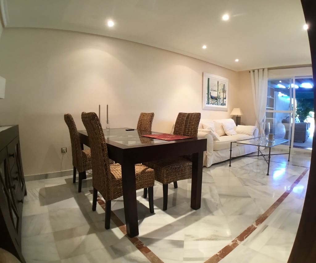 2 soverom Leilighet til salgs i Nueva Andalucia med svømmebasseng garasje - € 415 000 (Ref: 9509529)