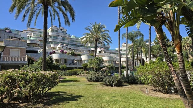 3 sypialnia Apartament na sprzedaż w Puerto Banus, Marbella z basenem garażem - 5 100 000 € (Ref: 9509531)