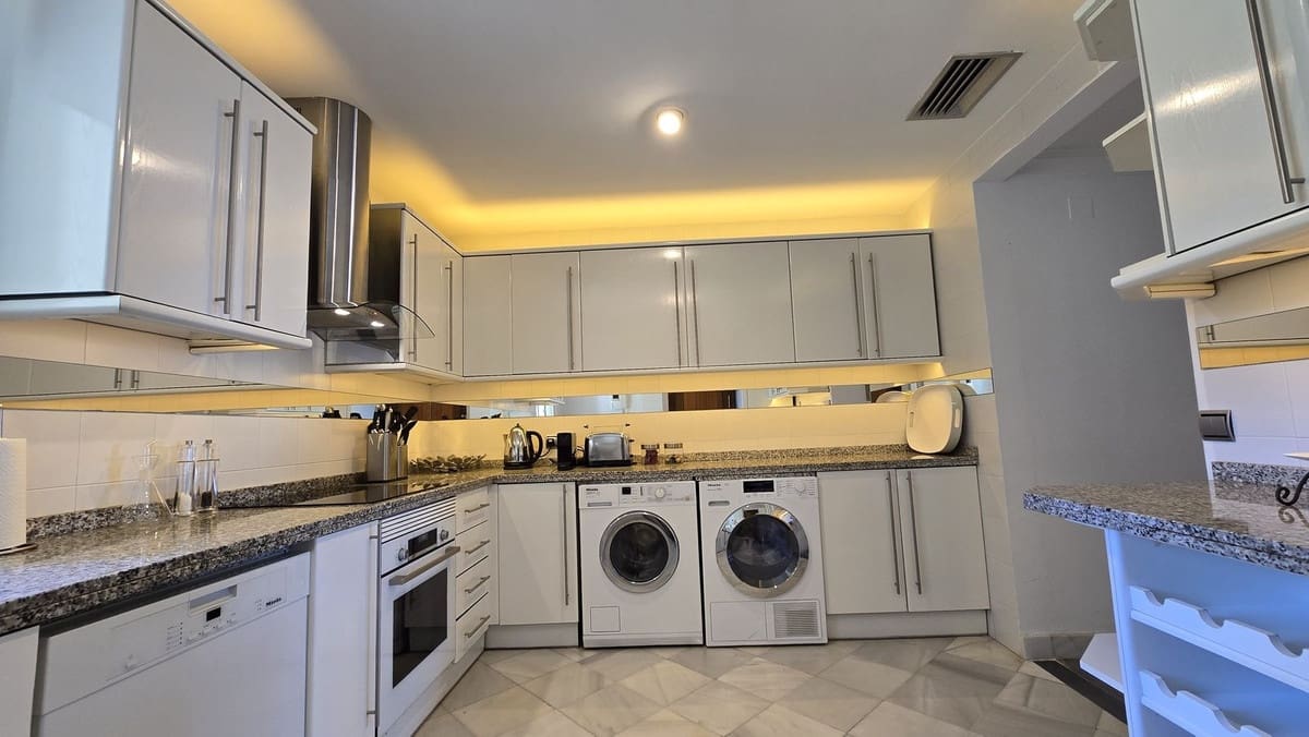 3 chambre Appartement à vendre à Puerto Banus avec piscine garage - 5 100 000 € (Ref: 9509531)