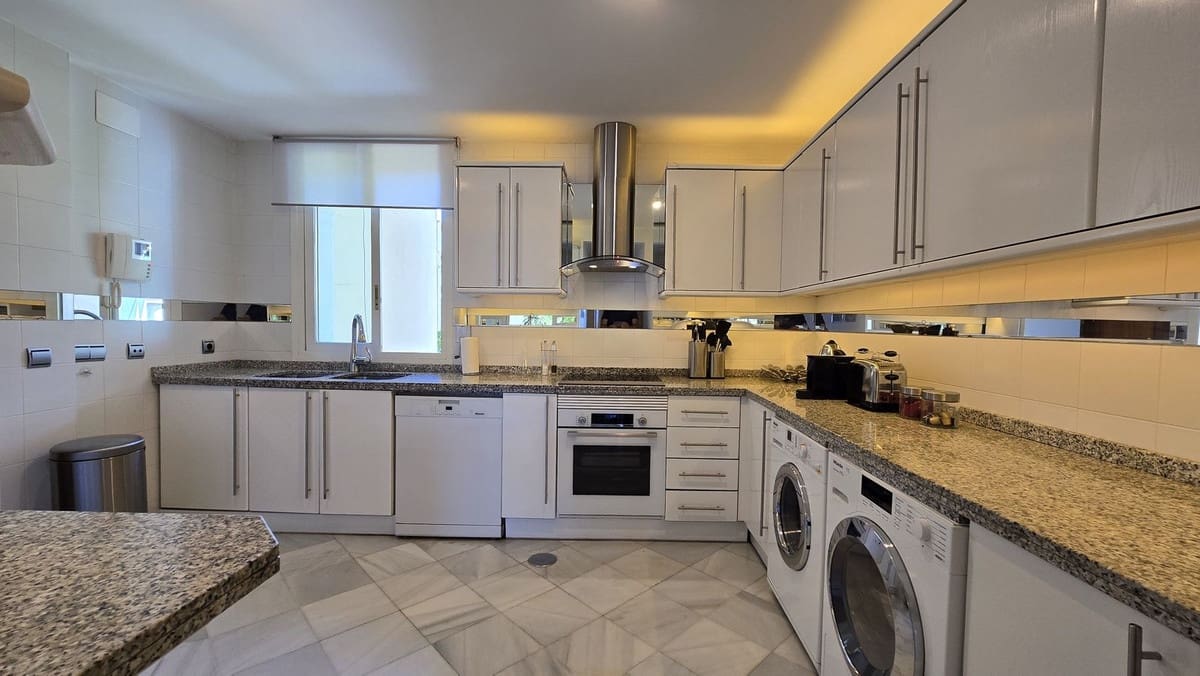 3 chambre Appartement à vendre à Puerto Banus avec piscine garage - 5 100 000 € (Ref: 9509531)