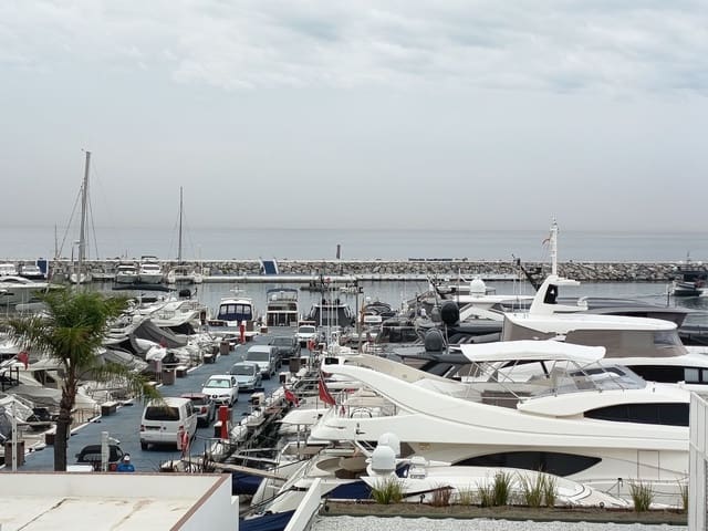 2 soverom Leilighet til salgs i Puerto Banus, Marbella med garasje - € 650 000 (Ref: 9509533)