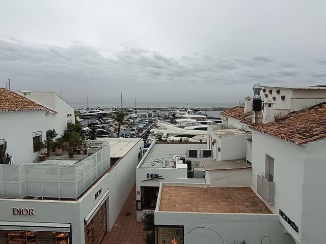 2 soverom Leilighet til salgs i Puerto Banus, Marbella med garasje - € 650 000 (Ref: 9509533)