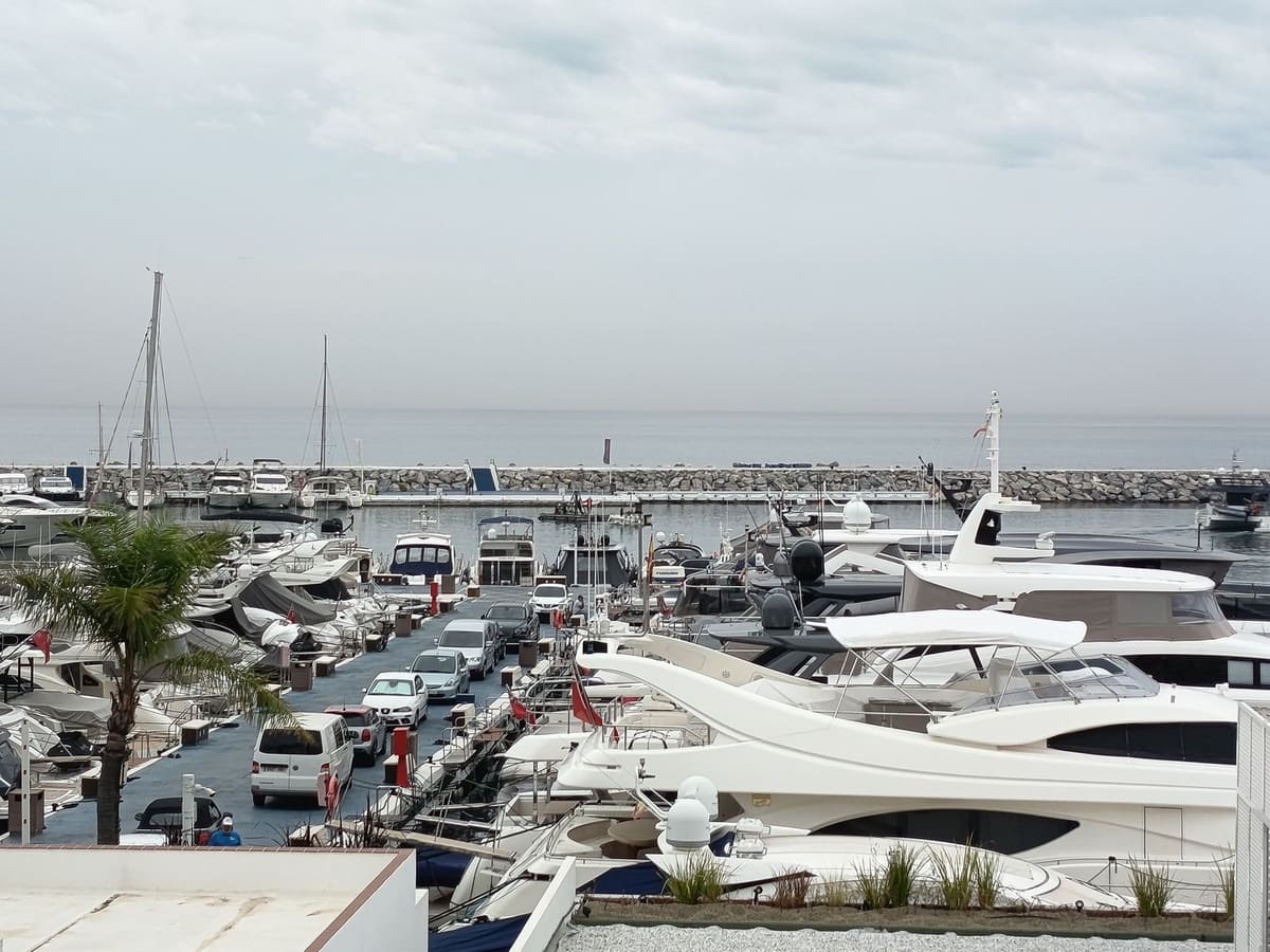 2 sypialnia Apartament na sprzedaż w Puerto Banus z garażem - 650 000 € (Ref: 9509533)