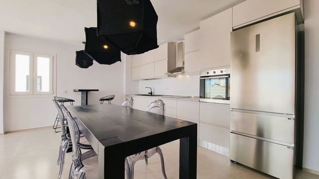 Apartamento de 2 habitaciones en Puerto Banus, Marbella en venta con garaje - 649.000 € (Ref: 9509534)