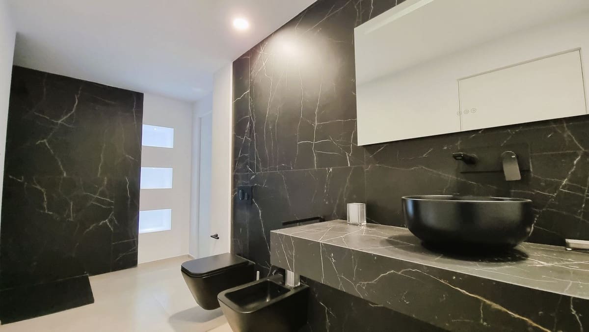 2 makuuhuone Huoneisto myytävänä paikassa Puerto Banus mukana 
autotalli - 649 000 € (Ref: 9509534)