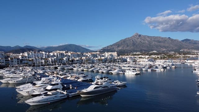 2 Zimmer Apartment zu verkaufen in Puerto Banus, Marbella mit Garage - 680.000 € (Ref: 9509534)