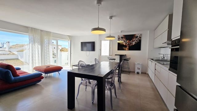 2 bedroom Apartment for sale in Puerto Banus, Marbella with garage - € 680,000 (Ref: 9509534)