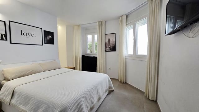 2 bedroom Apartment for sale in Puerto Banus, Marbella with garage - € 680,000 (Ref: 9509534)