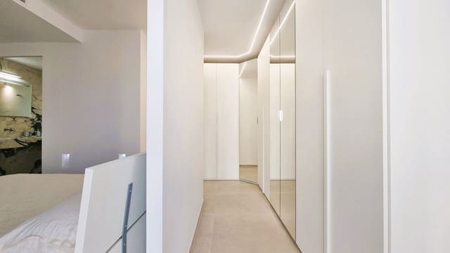 2 bedroom Apartment for sale in Puerto Banus, Marbella with garage - € 680,000 (Ref: 9509534)